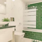 Будинок відпочинку Cosy Duplex House In Downtown